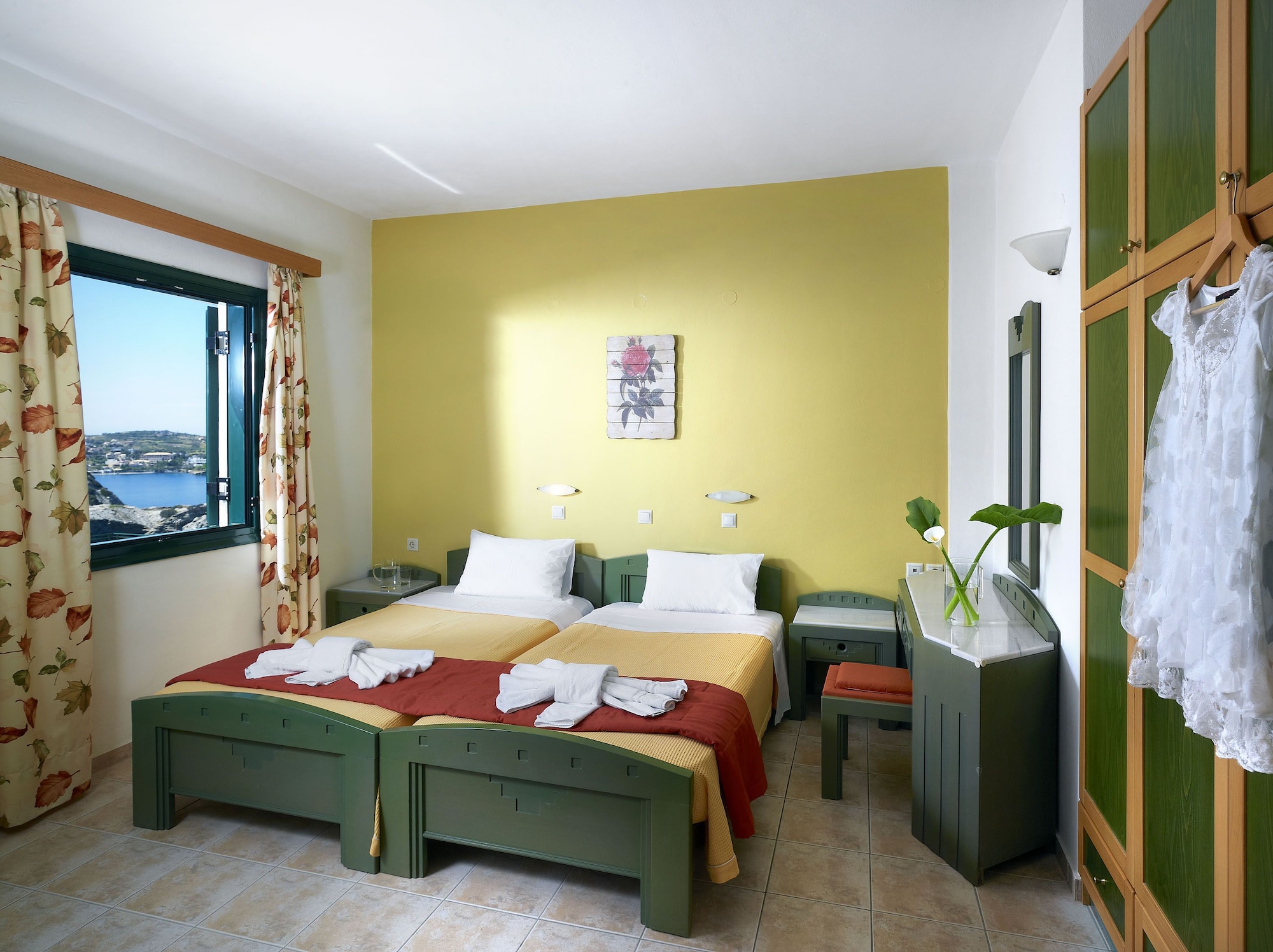 STUDIO, TRIPLE, SEA VIEW