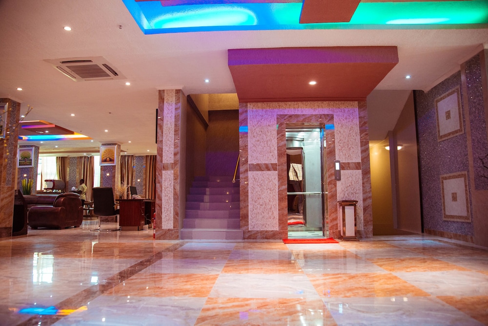 Tiffany Diamond Hotel Makunganya Street 5/66