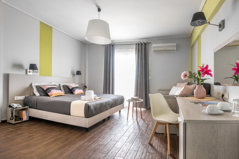 Myrto Hotel 33/90