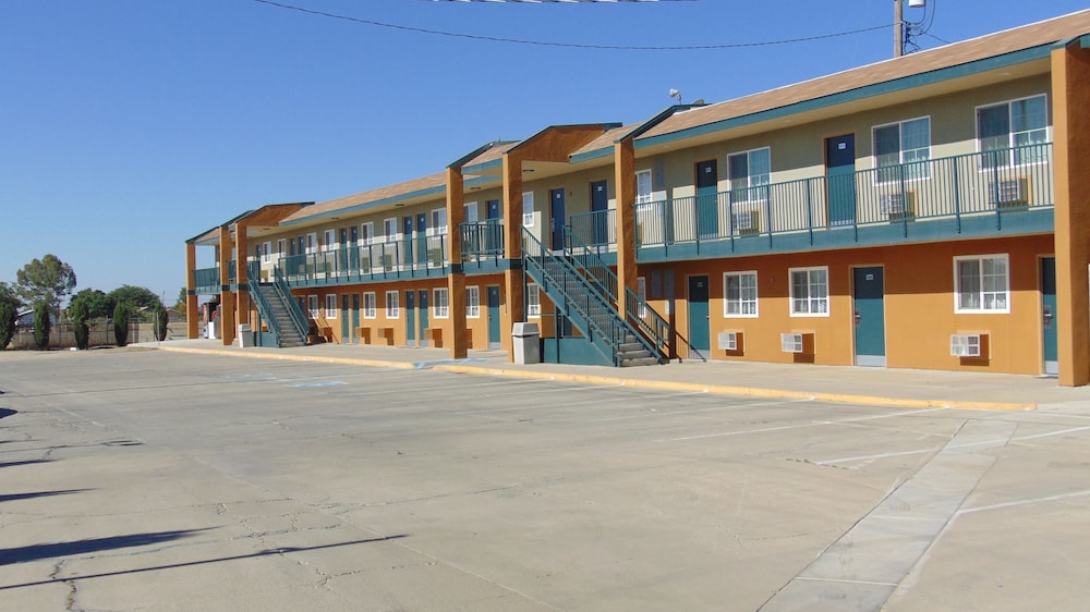 CORCORAN COUNTRY INN 41/48