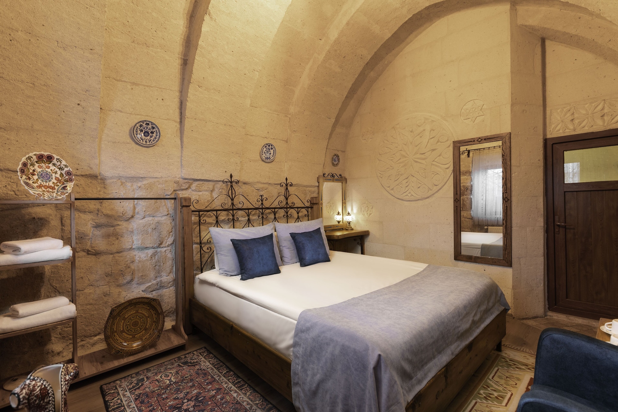 Arch, King Bed