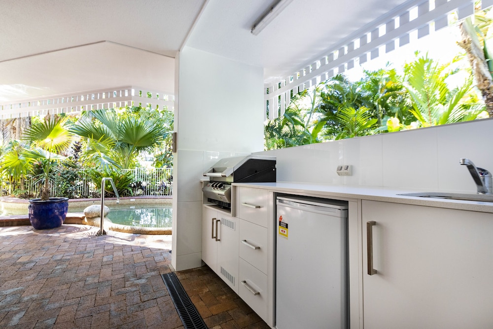 Apartments At the White House Port Douglas 5/65