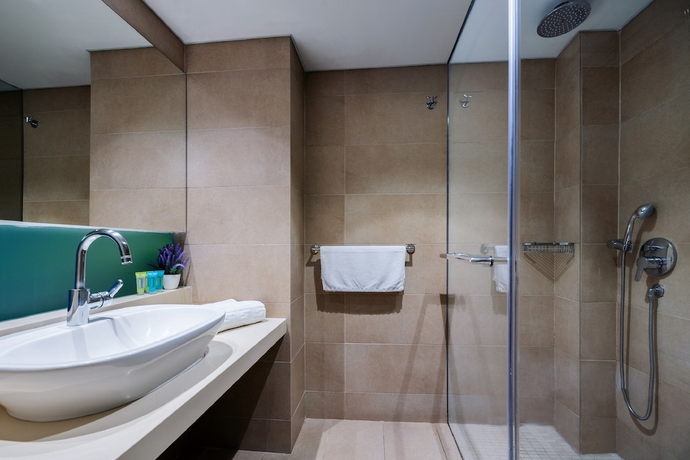 Superior, King Bed, Small Balcony, Angela Downtown Hotel 3/4