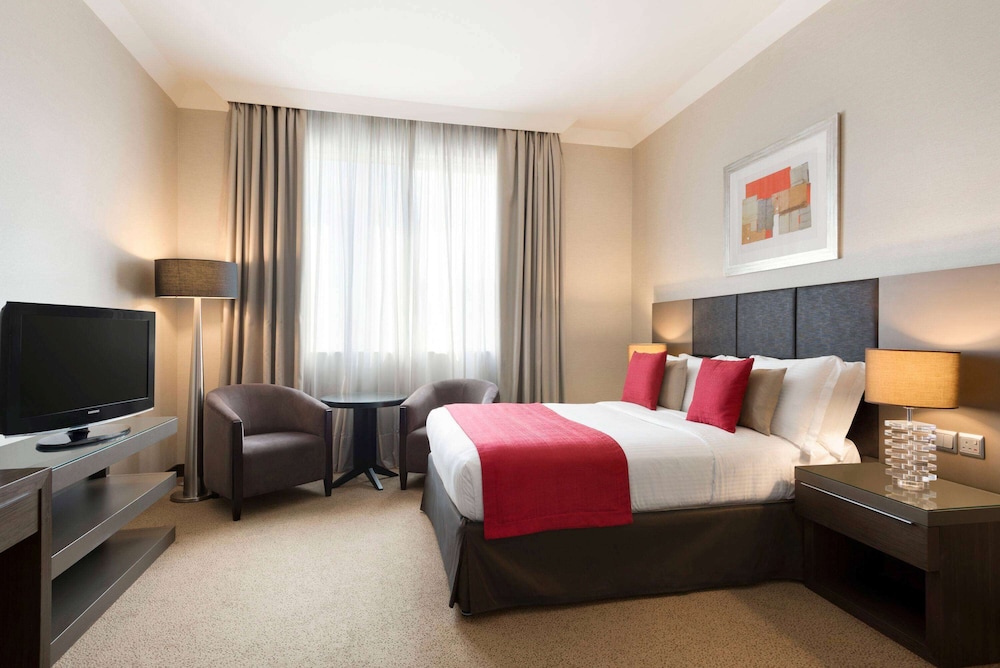 SUPERIOR, QUEEN BED