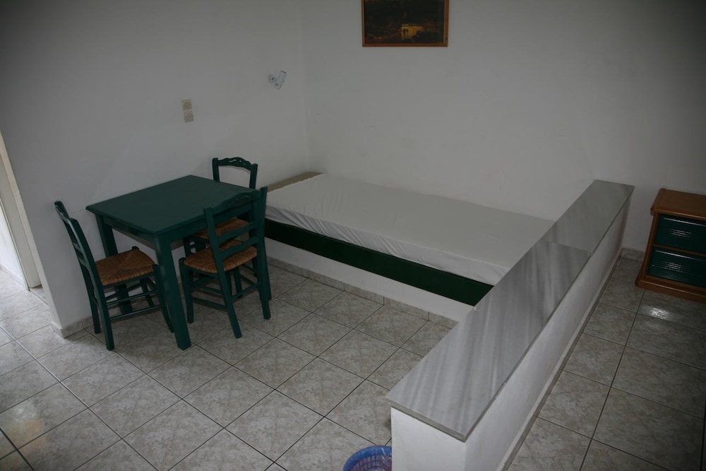 Zeus Hotel Ireon 15/42