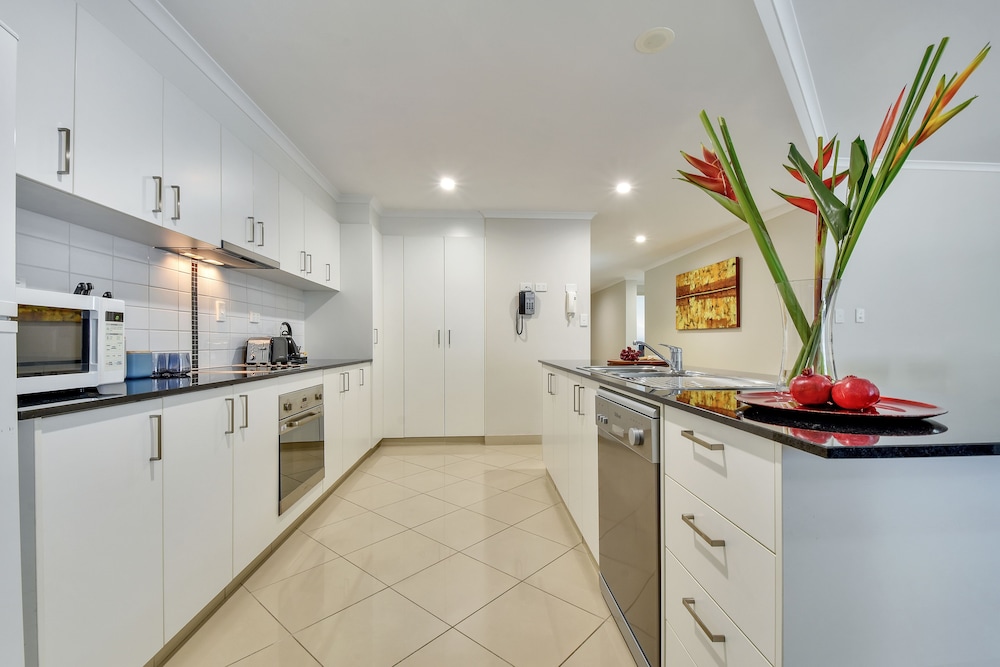 Argus Apartments Darwin 10/68