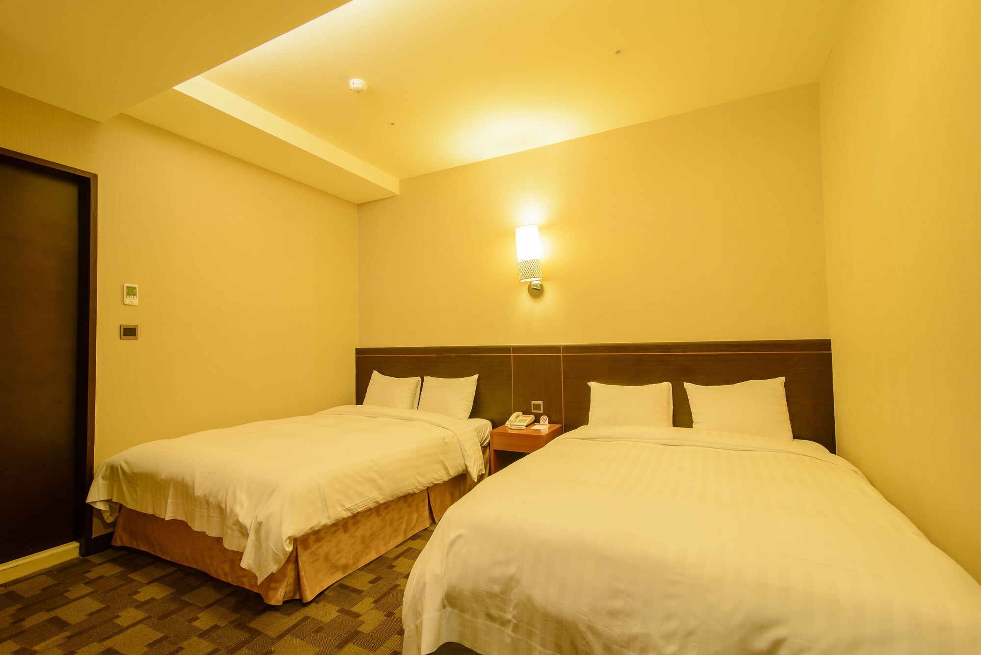 DELUXE, QUADRUPLE, 2 DOUBLE BEDS