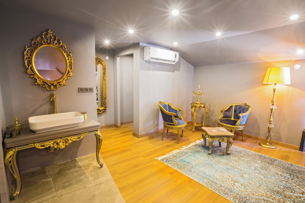 Real King Suit Otel 28/50