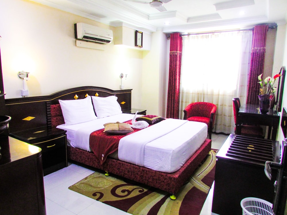 Urban Rose Hotel and Apartment 21/64