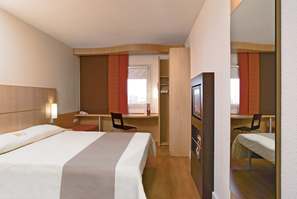 Ibis Aubenas 15/50