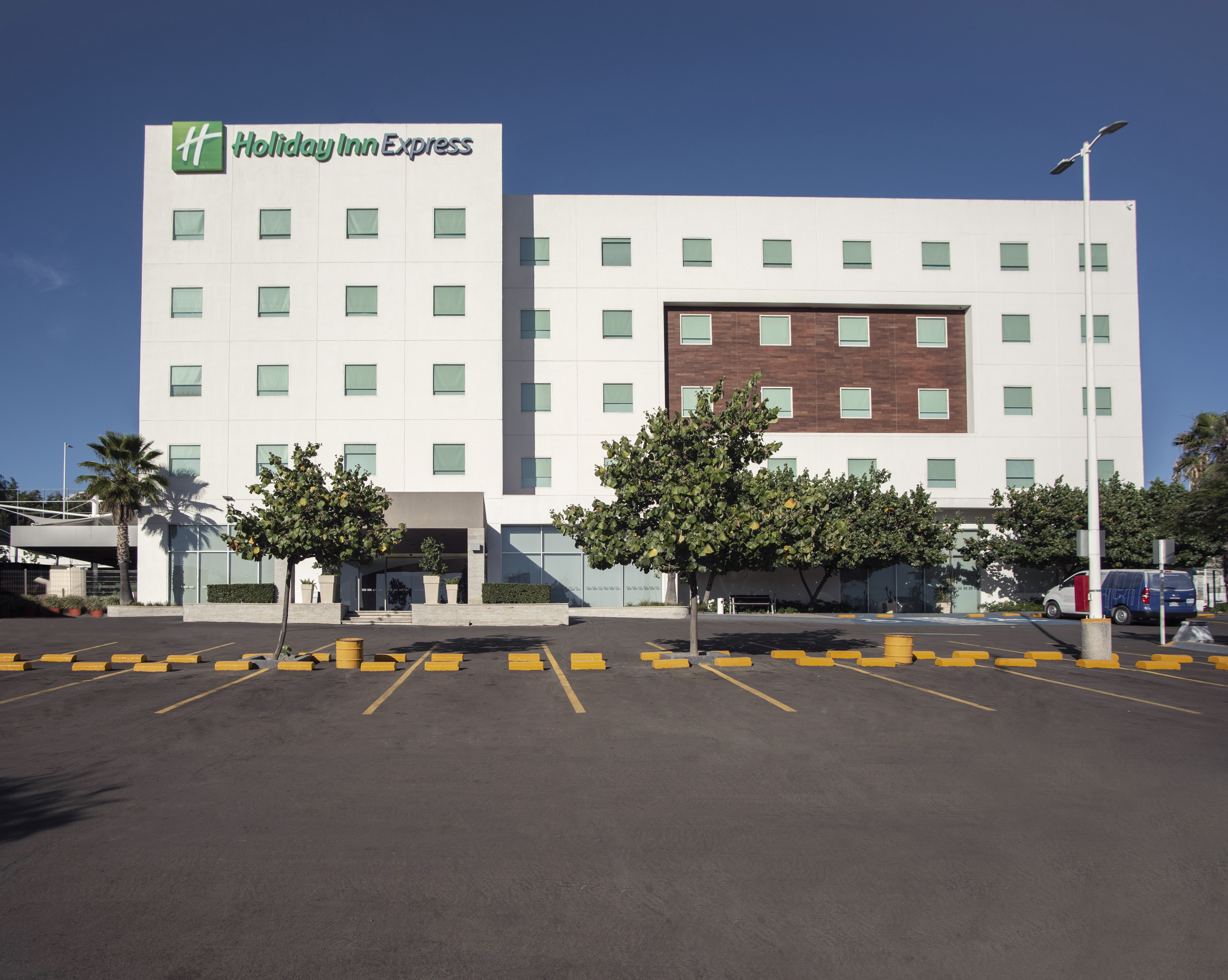 Holiday Inn Express Guadalajara Iteso 70/72