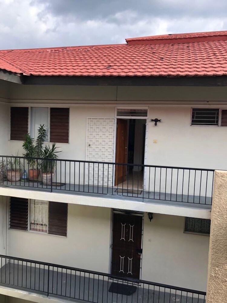 Kingston Luxury Condo Apartment 1/17