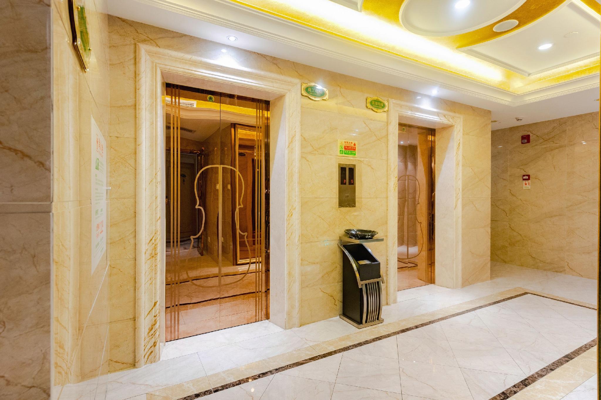 Vienna Hotel (Shenzhen Buji Metro Station) 23/37