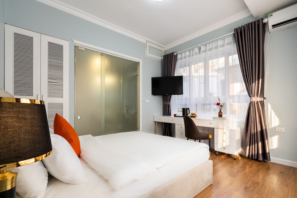 DELUXE, DOUBLE BED, CITY VIEW