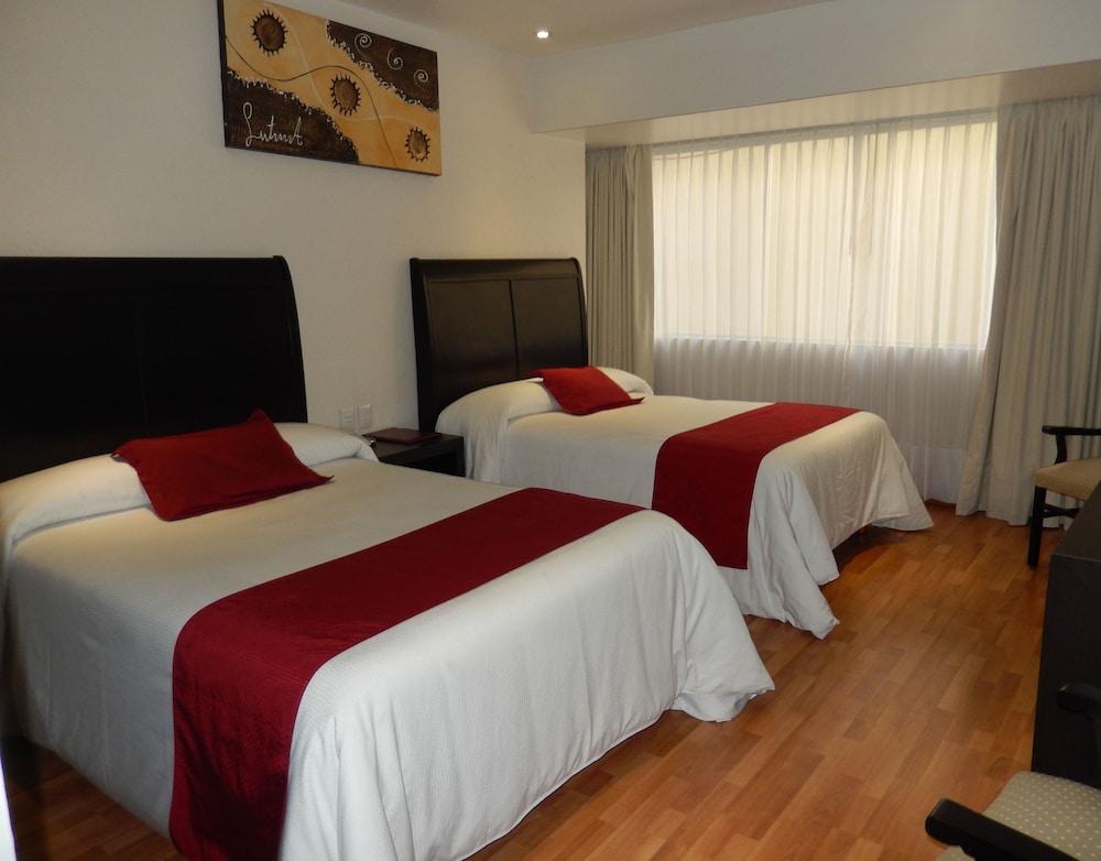 STANDARD, QUADRUPLE, 2 DOUBLE BEDS