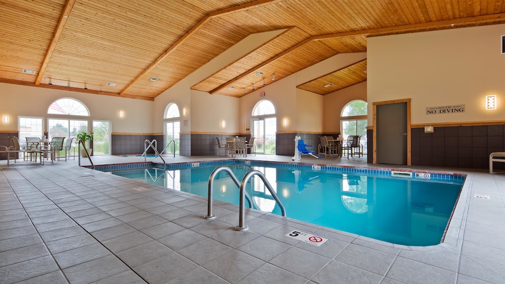 Best Western Plus Menomonie Inn & Suites 2/39