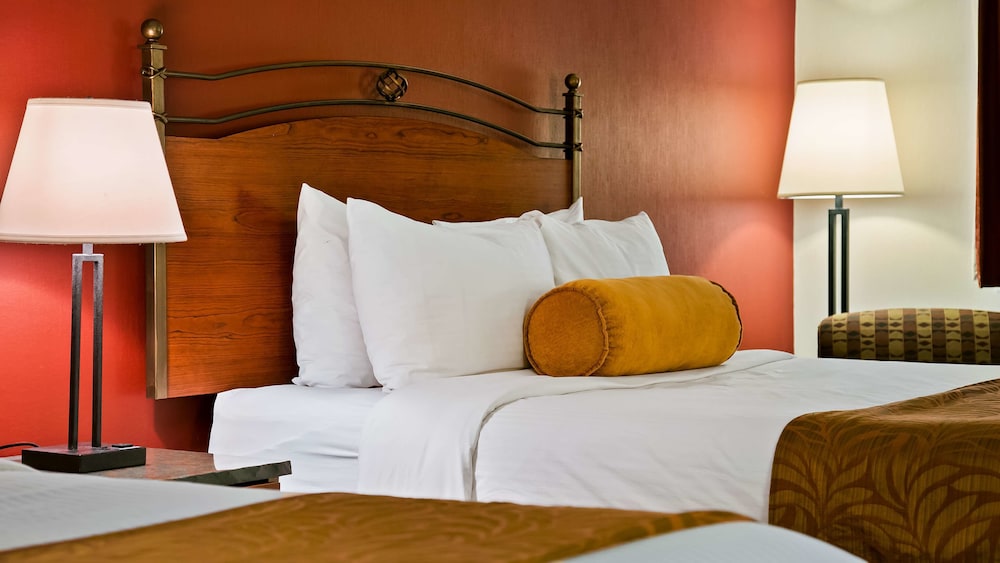 BEST WESTERN INVERMERE INN 13/27