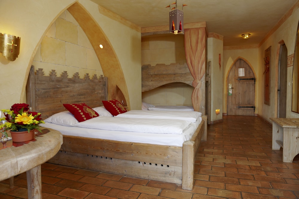 Europa-Park Erlebnis-Resort, Hotel Castillo Alcazar 8/60