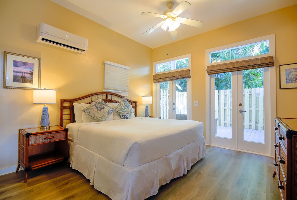 Orchid, Deluxe, Town House, Suite, King Bed, Sofa