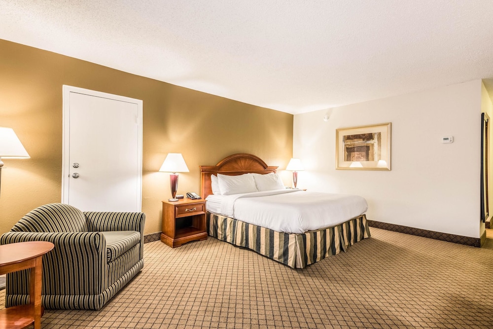 The Lux Hotel & Conference Center, Ascend Hotel Collection 15/39