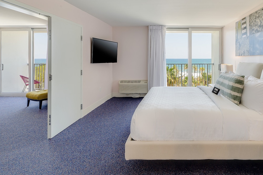Plunge Beach Hotel 25/66