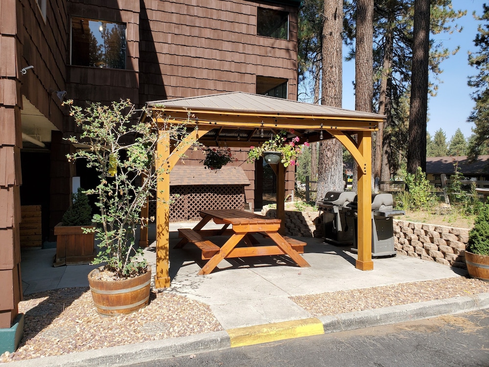 Getaways at Snow Lake Lodge 46/50