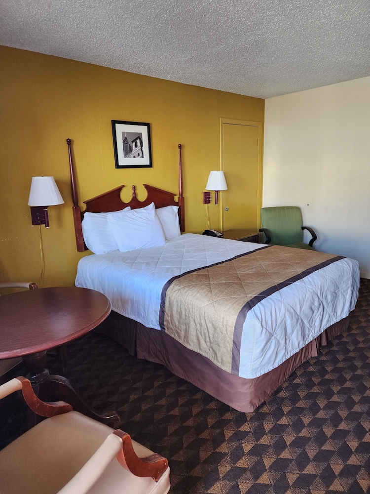 Americas Best Value Inn San Marcos 16/50