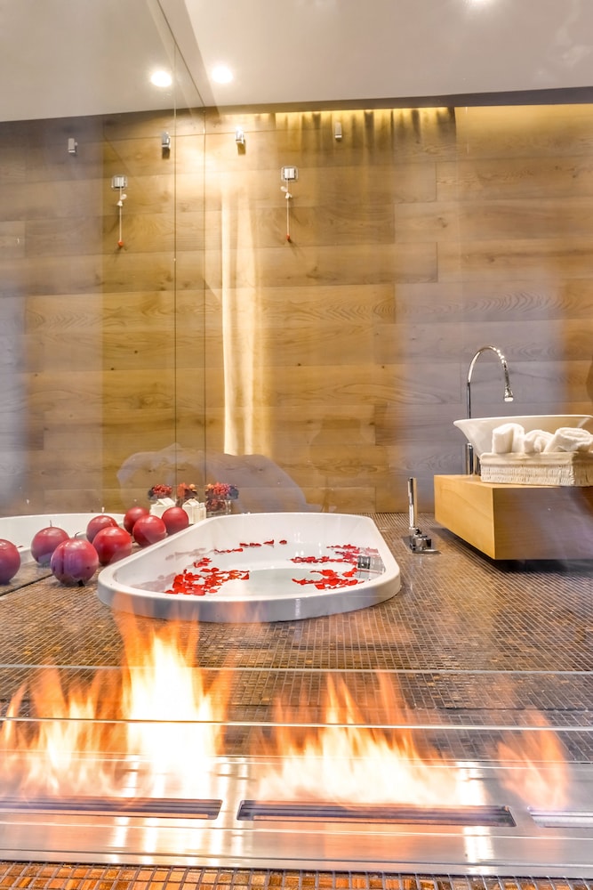 Sun Suite Luxury Pantheon 32/50