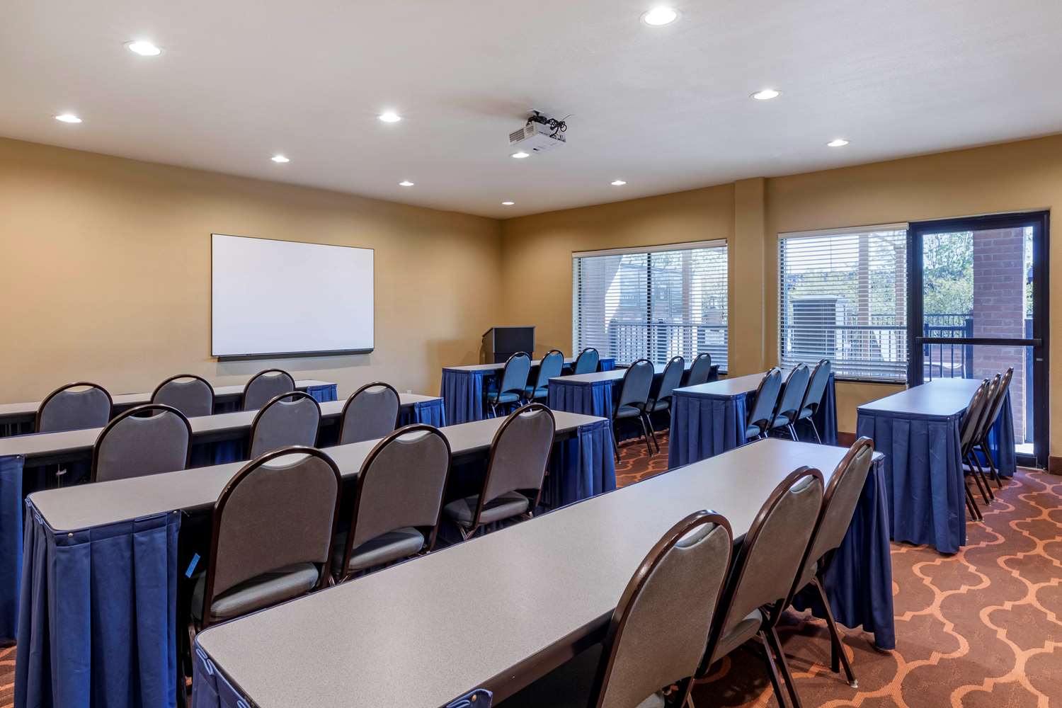 Best Western Plus DFW Airport Suites 34/43