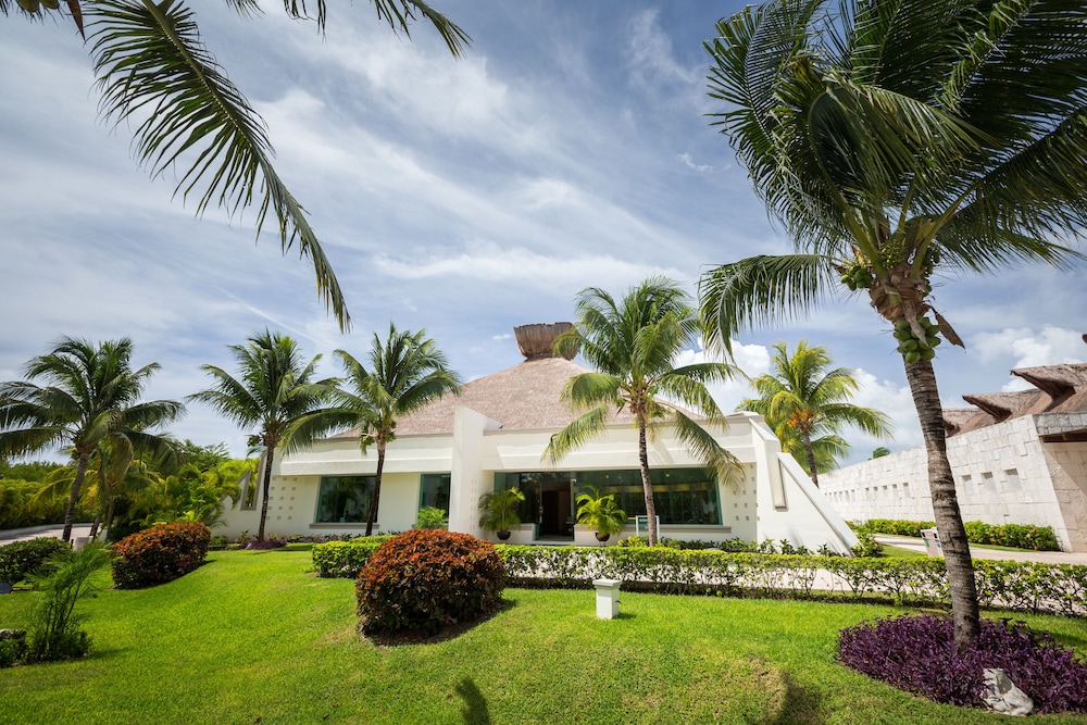 Bluebay Grand Esmeralda All Inclusive 45/50