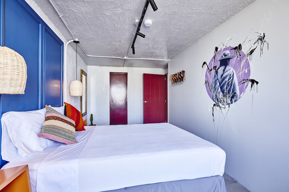 STANDARD, QUEEN BED, PRIVATE BATHROOM