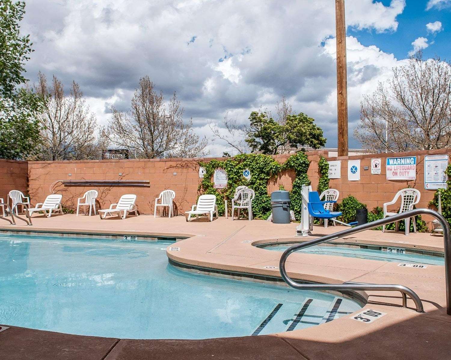 Econo Lodge Inn & Suites Santa Fe, NM 30/30