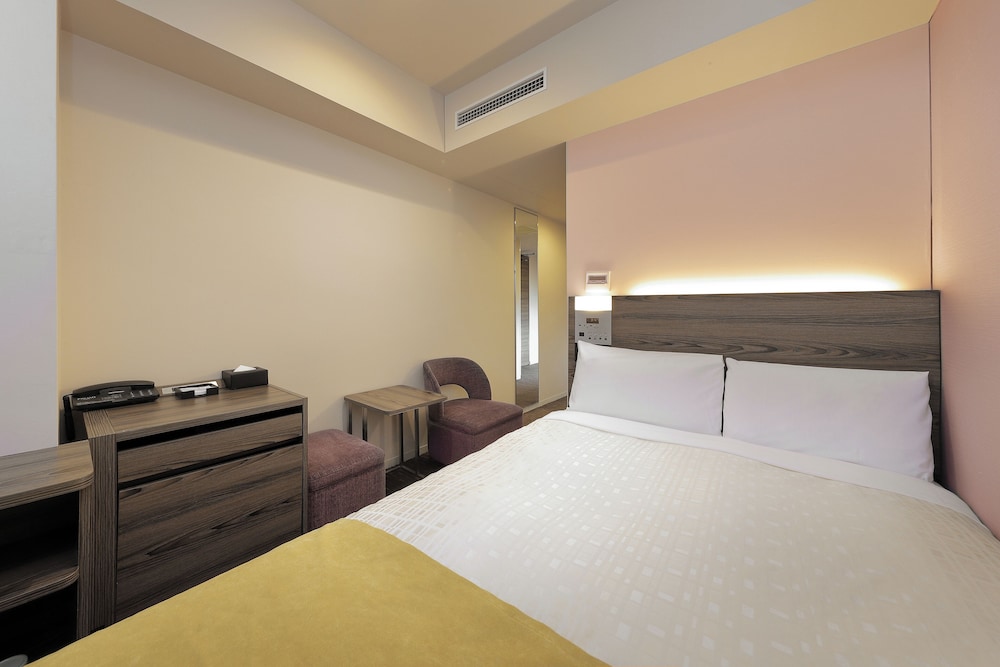 ROOM, SEMI DOUBLE BED