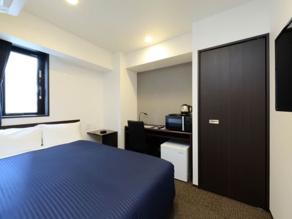 ROOM, SINGLE, SMOKING
