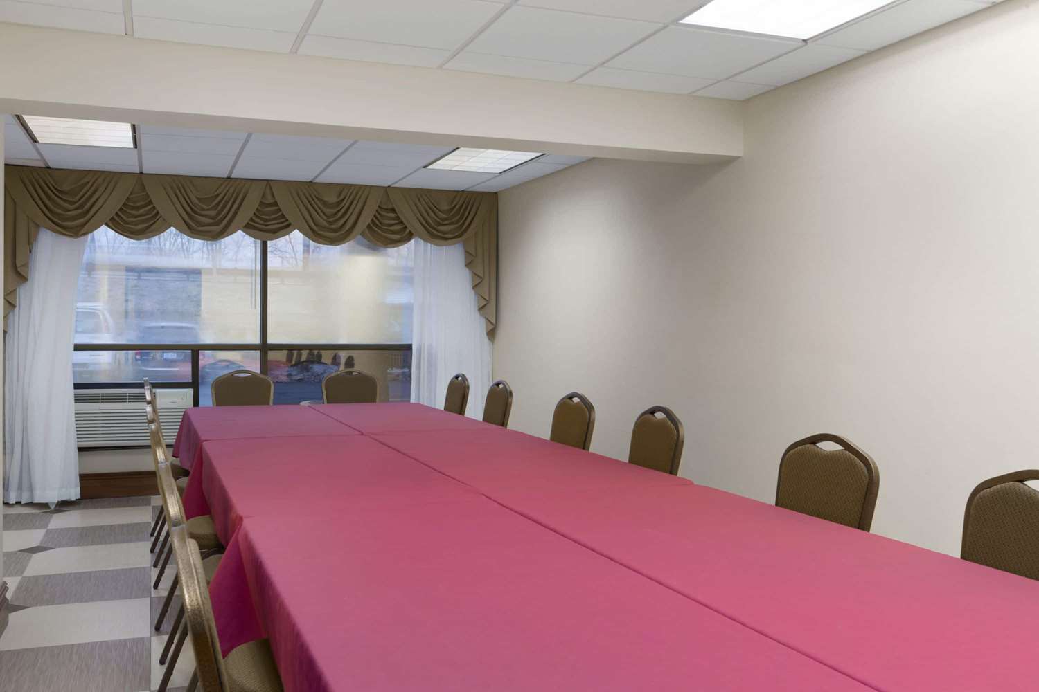 Ramada By Wyndham Rochelle Park Near Paramus 3/17