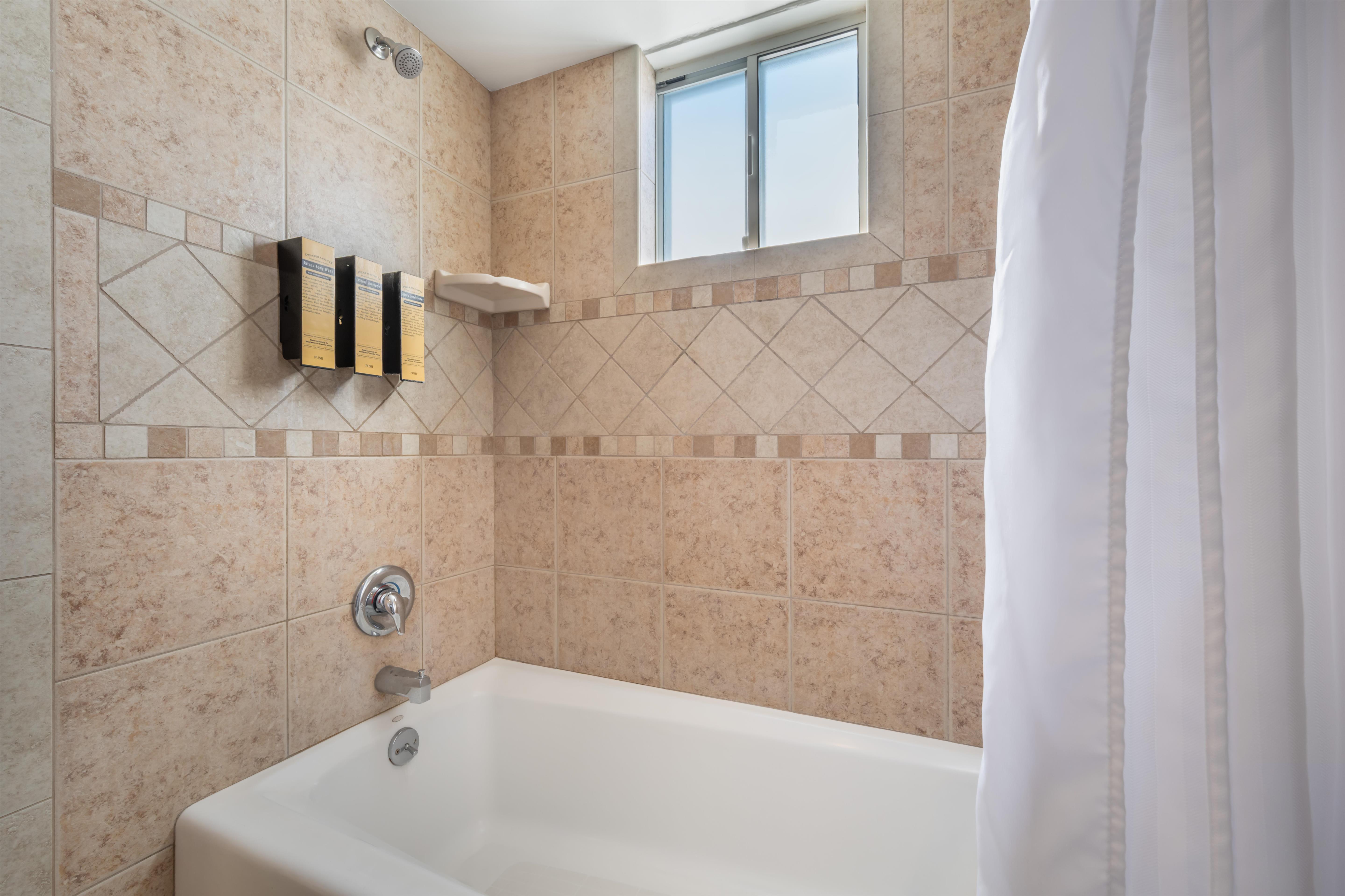 غرفة بسرير مزدوج، Best Western Plus King's Inn & Suites 6/9