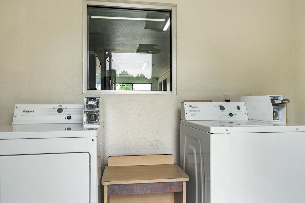 Studio6 Lafayette, LA - I-10 & I-49 N 10/13
