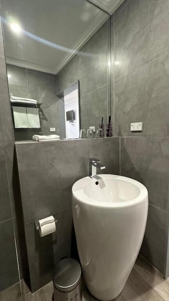 Sydney RiseOn Hotel 55/56