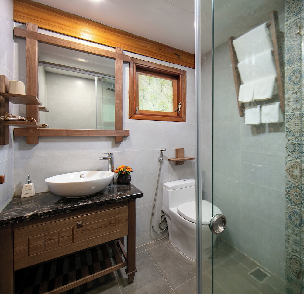 Mai Chau Hideaway Lake Resort 72/72