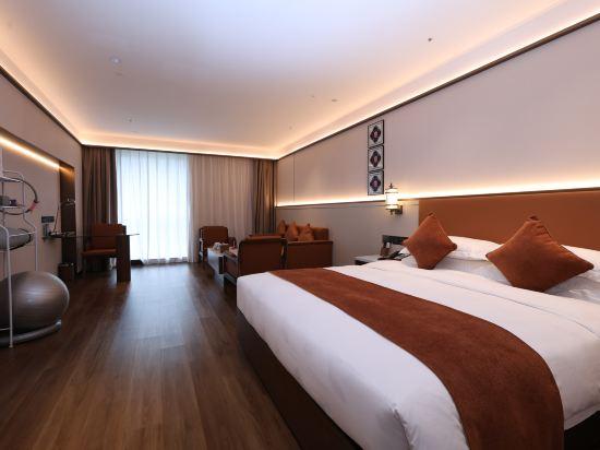 Theme, Deluxe, Queen Bed