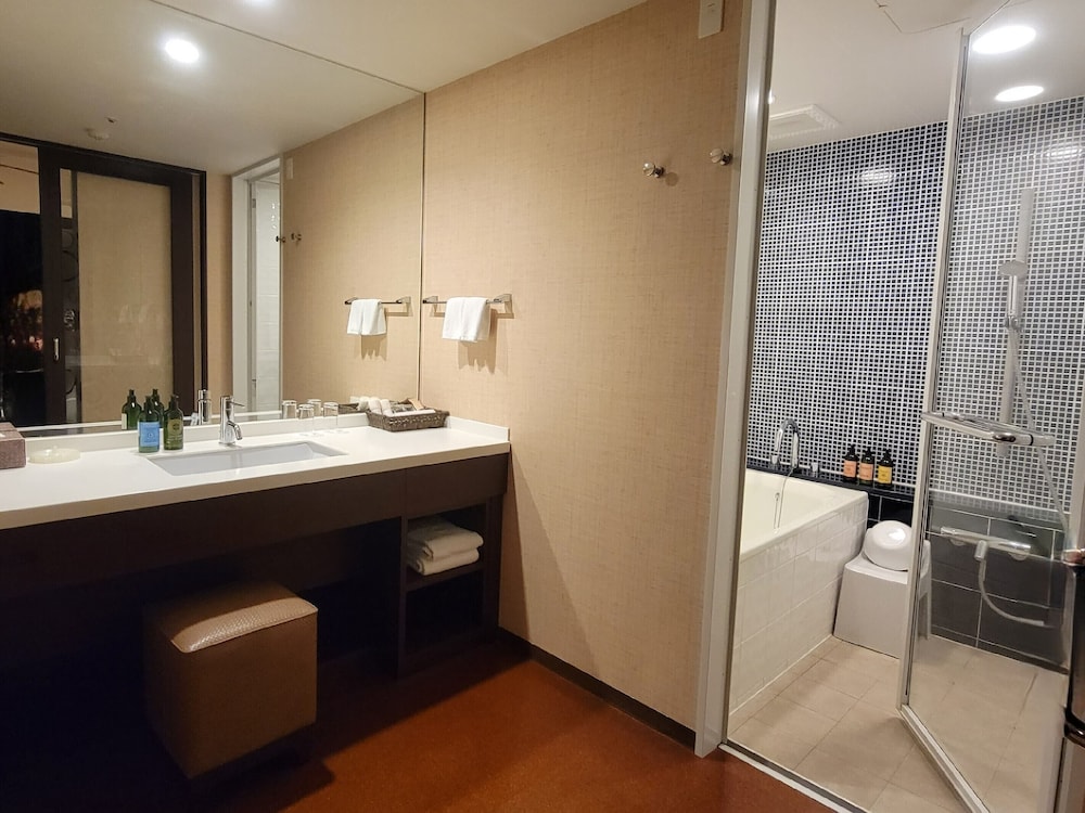 Loisir Hotel and Spa Tower Naha 74/76