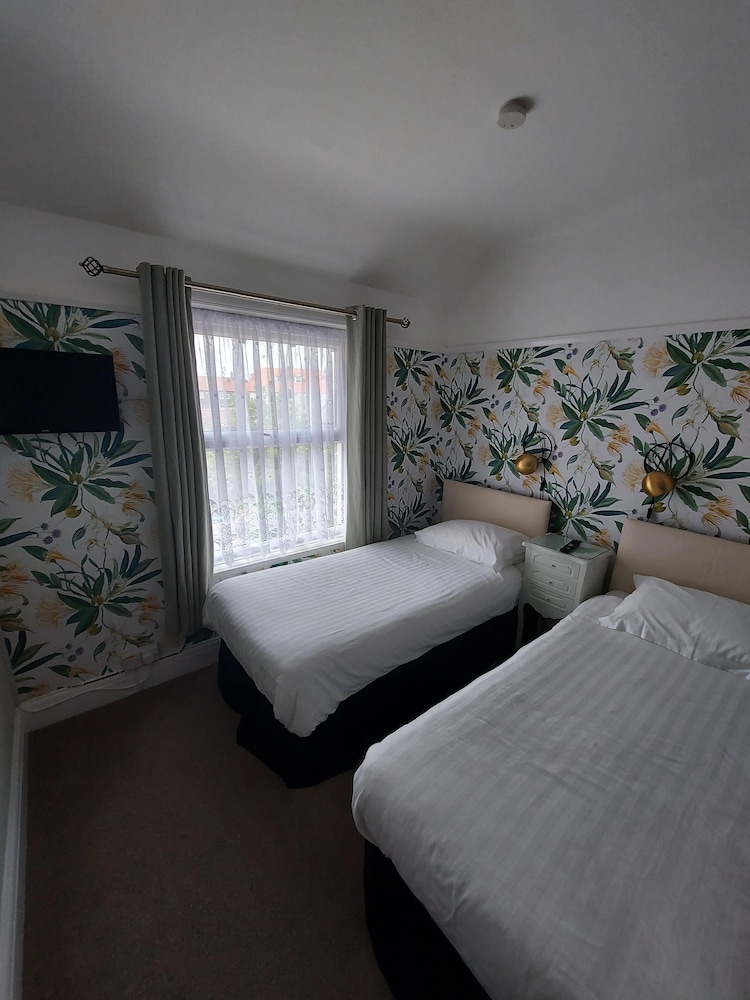 The Hilary Guest House 4/43