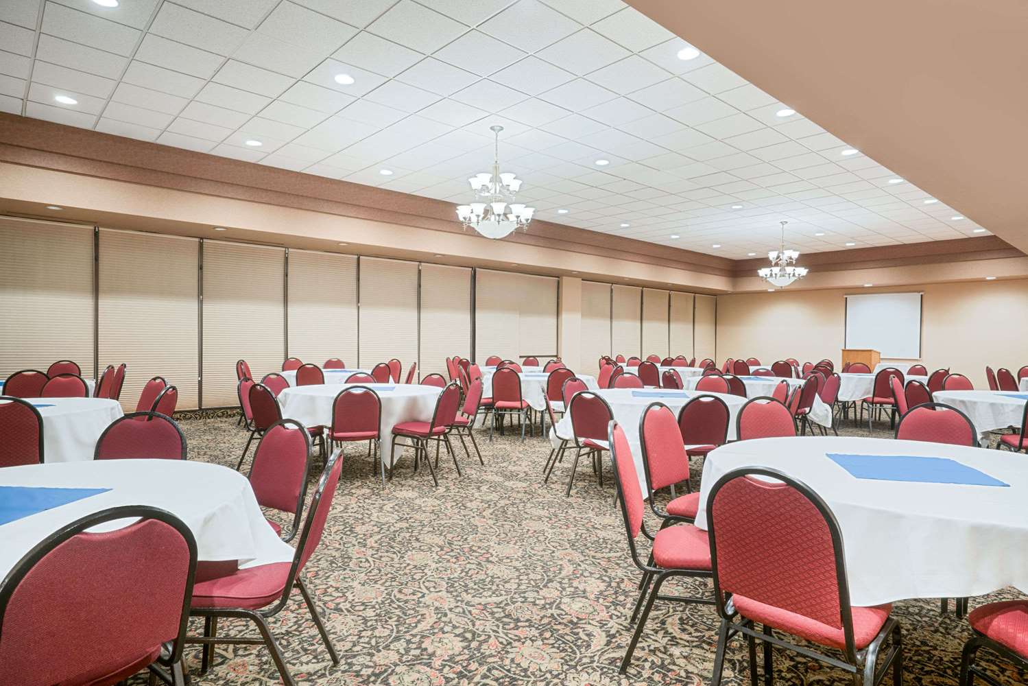 Ramada by Wyndham Plymouth Hotel and Conference Center 48/57