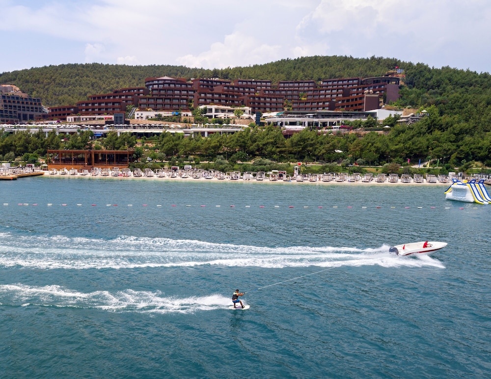 Titanic Luxury Collection Bodrum 70/74