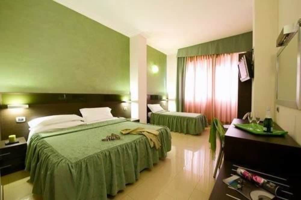 HOTEL IDEALE 11/44