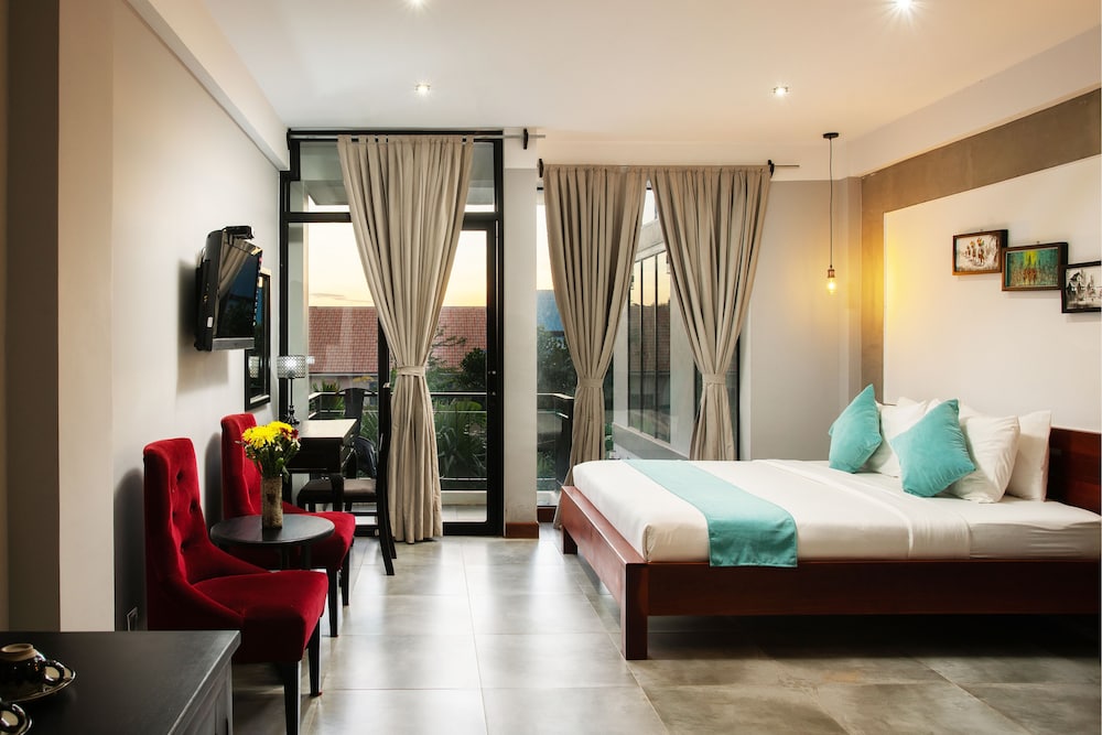 Deluxe, Double or Twin Bed, Pool View