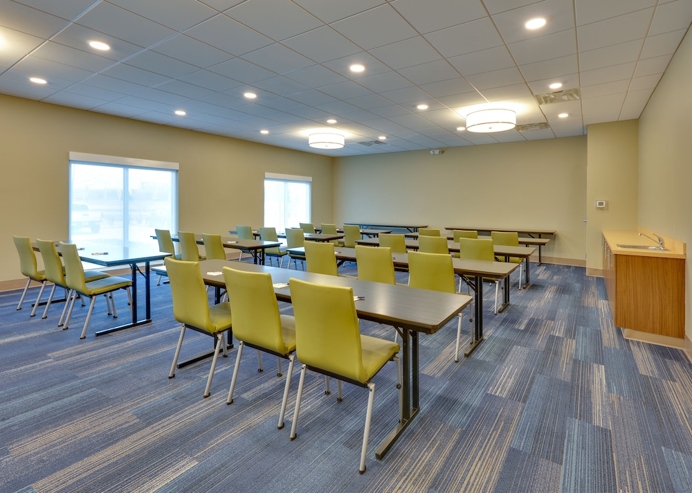 Holiday Inn Express And Suites Plano East 45/48