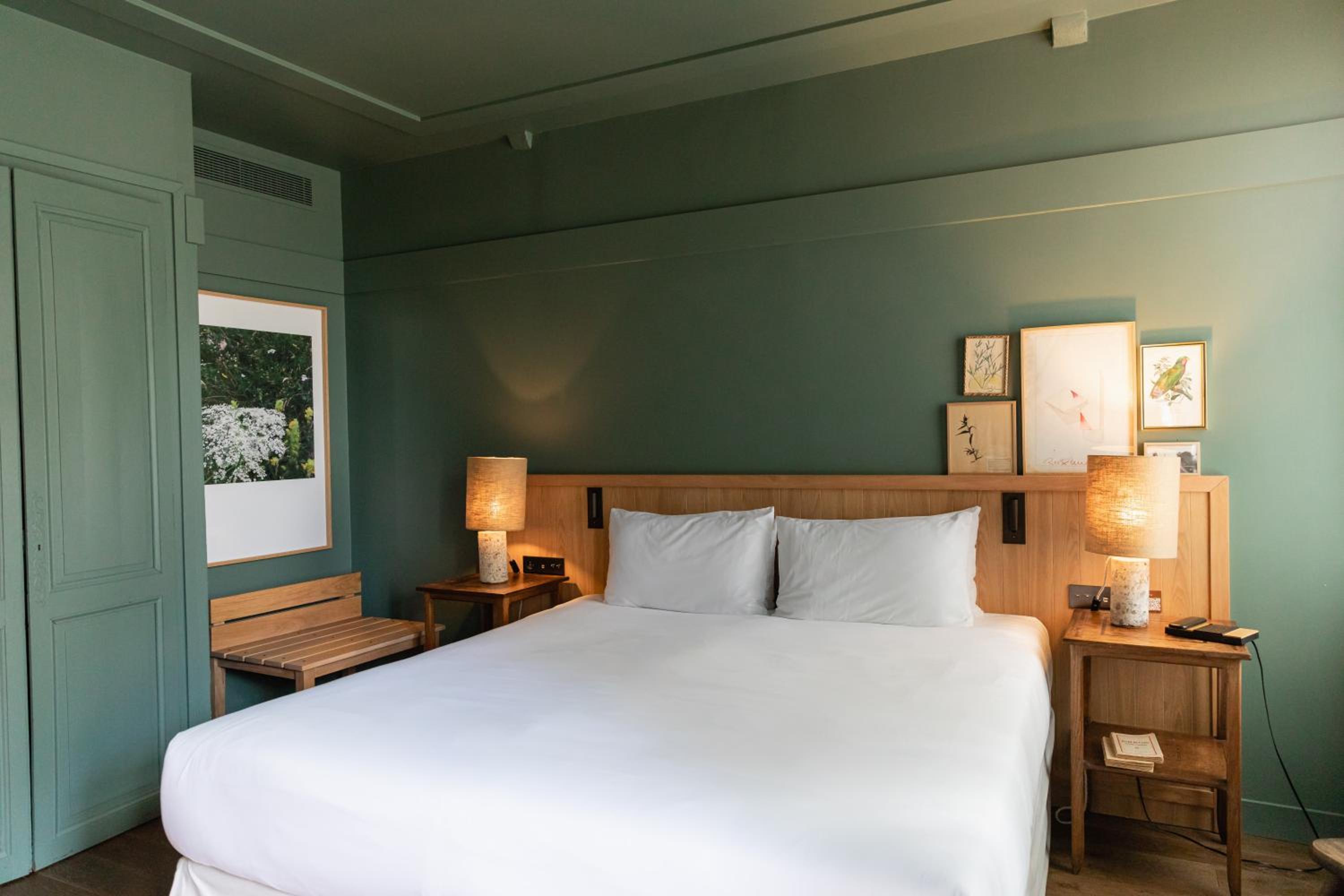 Superior, Queen Bed