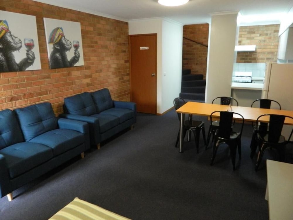 Werribee Motel & Apartments 43/63