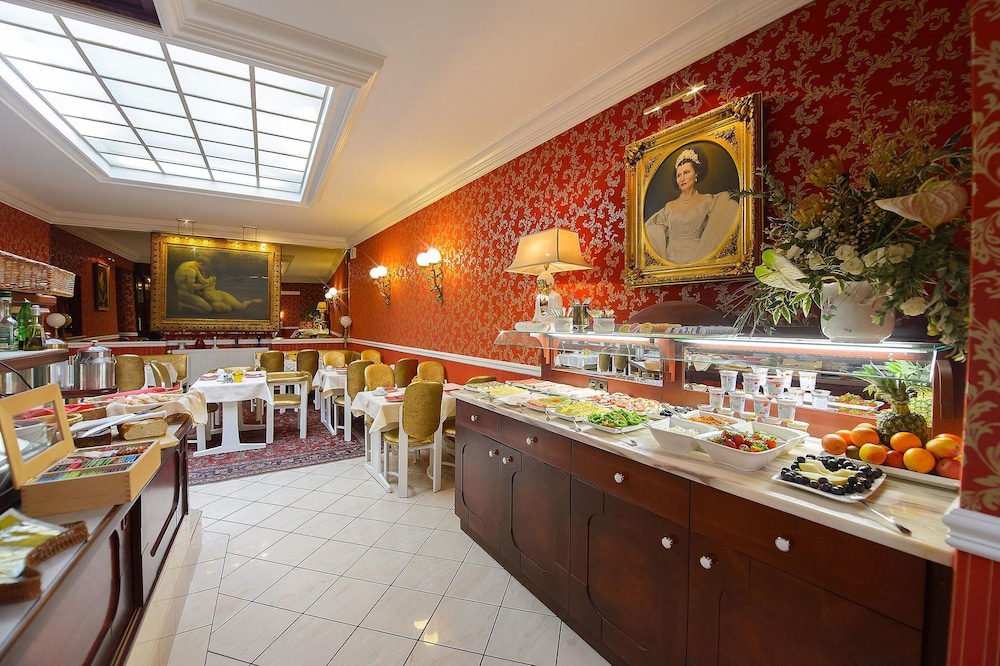 Hotel Urania 8/78